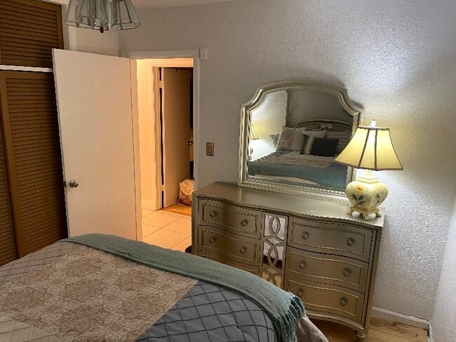 Photo - 15000 S River Dr