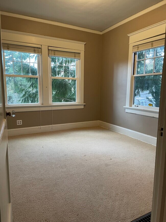 Photo - 1860 SW High St