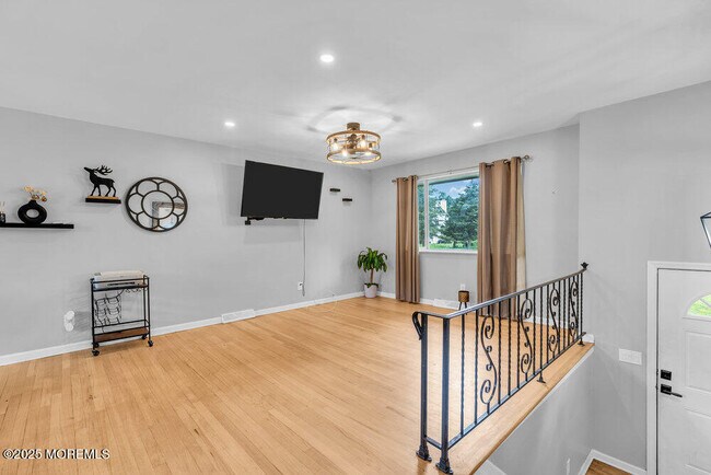 Photo - 624 Fort Plains Rd