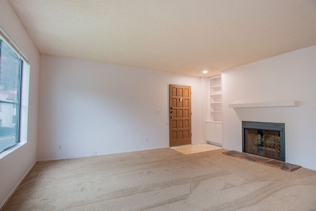 Photo - 2 Bedroom 2 Bathroom Condo Available For Rent In Collwood Meadows!