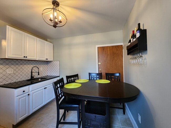 Building Photo - 80 Mountain Way Unit 3