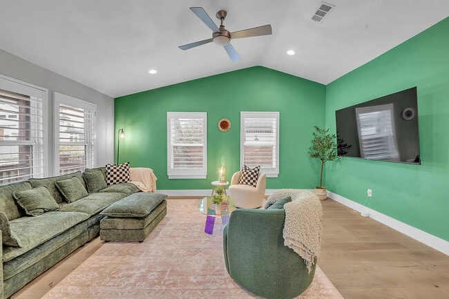 Building Photo - 4607 Sara Dr Unit ID1309762P