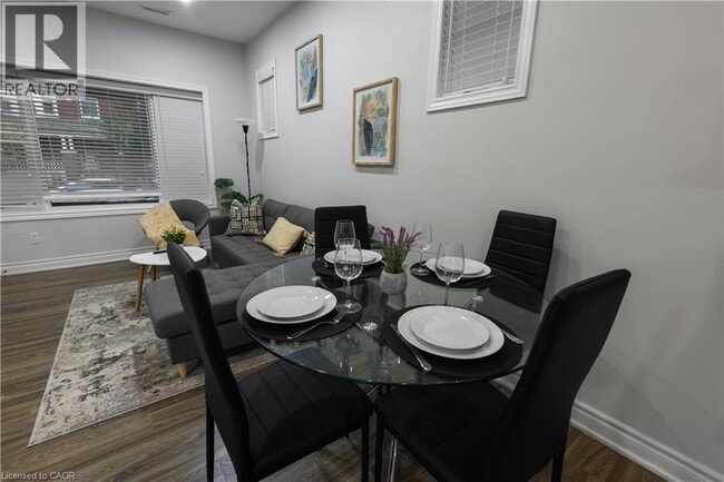 Photo - 106 Spadina Ave