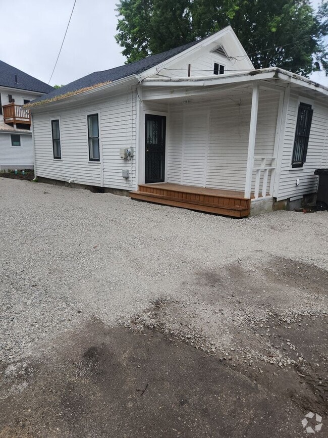 Building Photo - 2 BR House in West Central