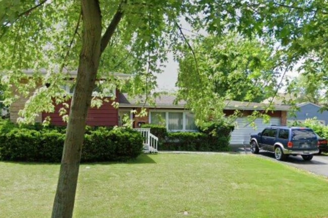 35 W Pleasant Hill Blvd