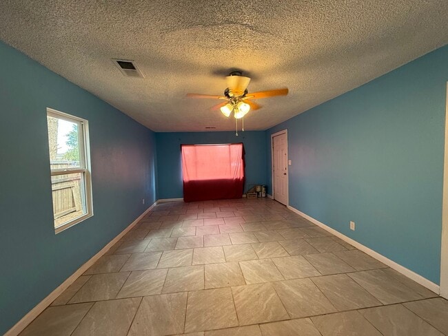 Photo - 3 Bed 1 Bath home!