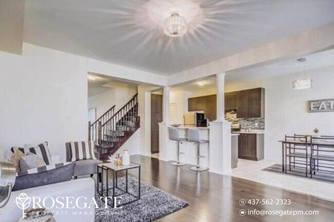 Photo - Spacious 4-Bedroom Main Level Home with Garage, Backyard & 3 Parking – Brampton Unité 1