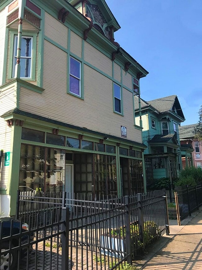 Second Floor Apartment Available 8/1/26 - Second Floor Apartment Available 8/1/26 Unidad Dell 120.2W