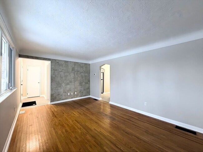 Photo - 22 E 44th St Unit 1