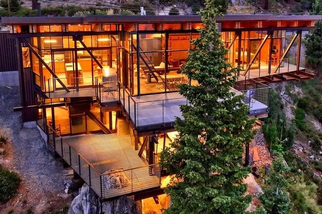Photo - Architectural gem