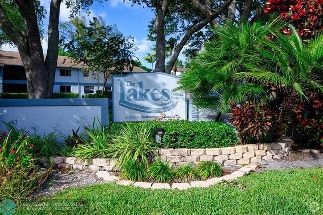 Building Photo - 2705 S Oakland Forest Dr Unit 104 Rental