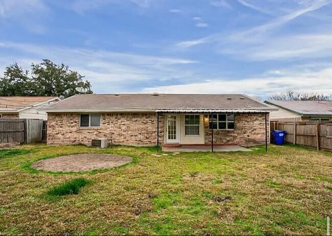 Photo - 423 Southlake Dr