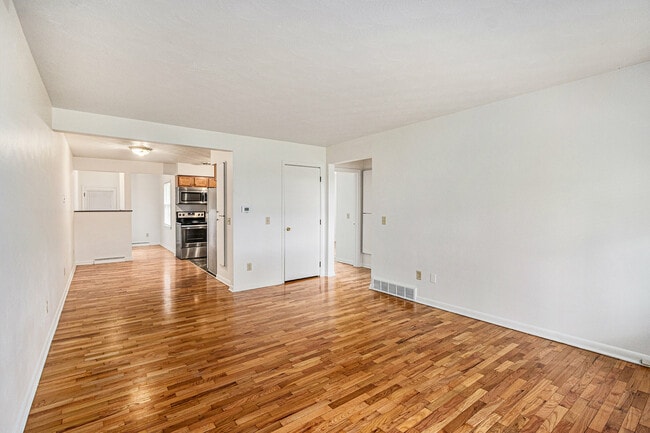 Photo - 11720 Portage Rd