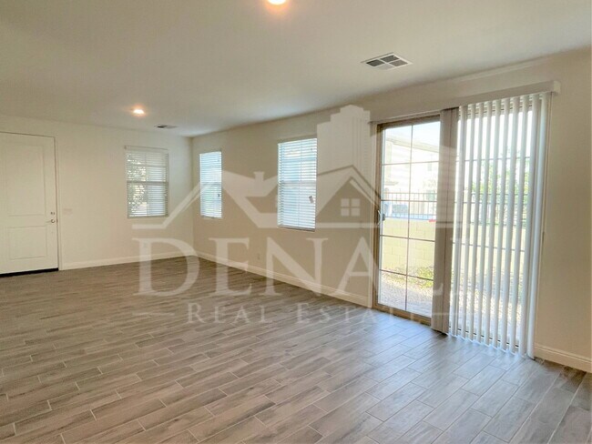 242 N Sunrise