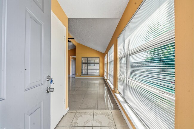 Photo - 13002 Lima Dr