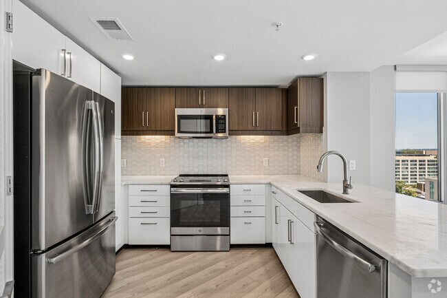 2BR, 2BA - 1,086SF - Kitchen