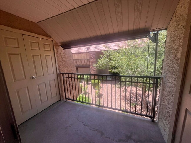 Photo - "Charming 2-Bed, 2-Bath Oasis in Las Vegas - Spacious 978 Sq Ft Haven!"