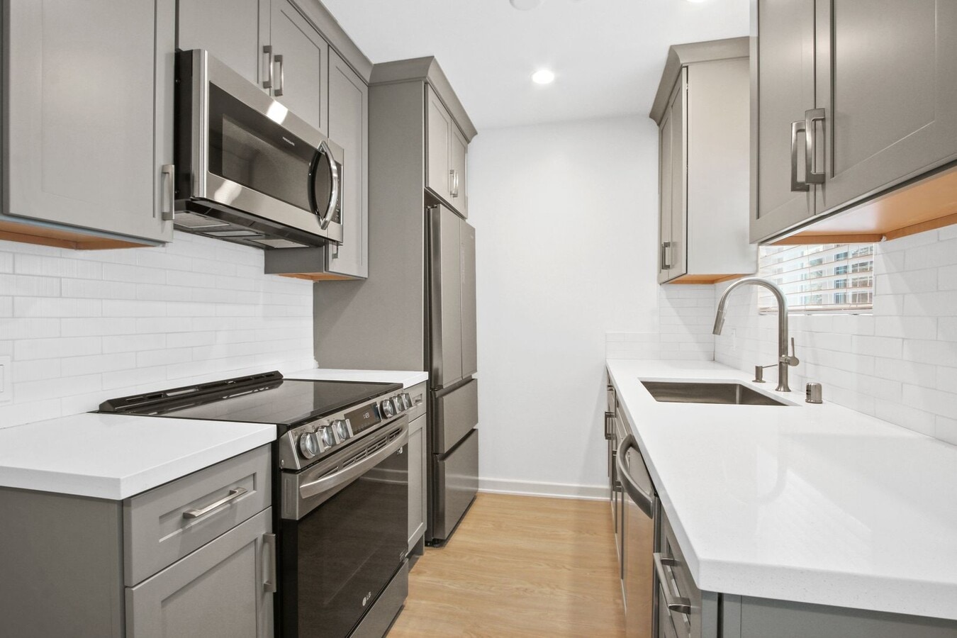 Photo - 117 Strand St 1 block to the beach and Mai...