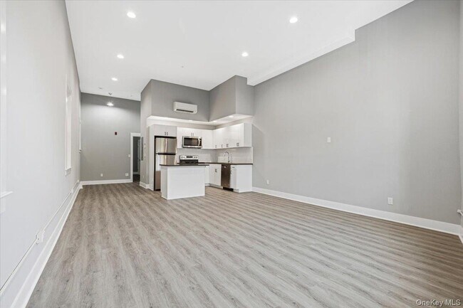 Photo - 47 Beekman Ave Unidad 21