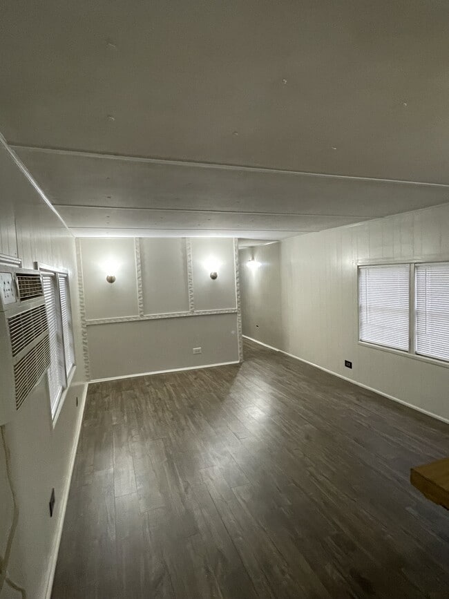 Photo - 211 Victoria Cir