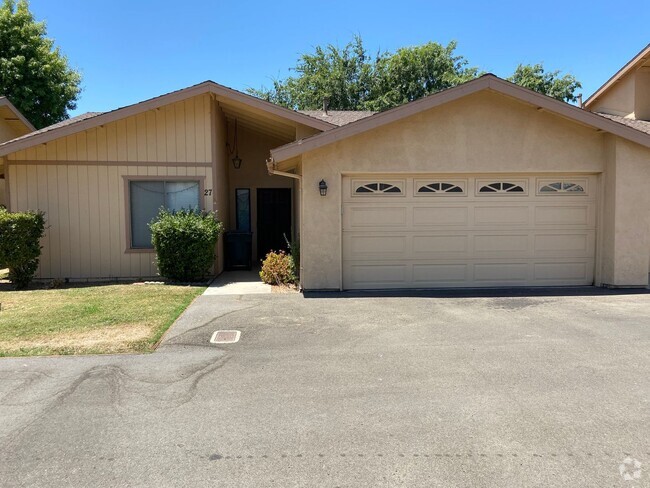 Building Photo - 2 Bedroom Condo in Gated Community!
