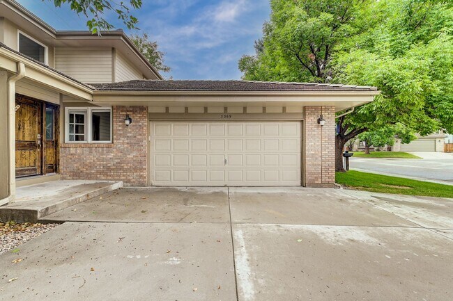 3369 S Tulare Ct