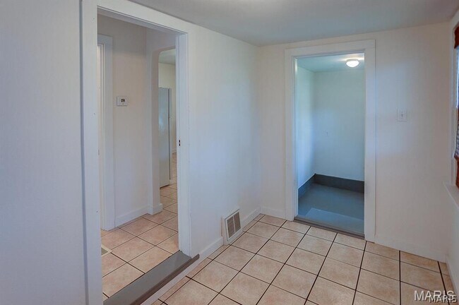 Photo - 128 S Meridian Rd