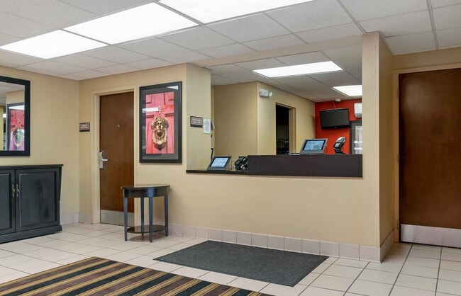Furnished Studio-Detroit - Madison Heights