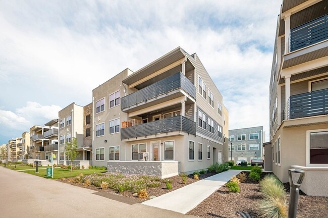 Building Photo - 754 W Blue Magic Ln Unit 303