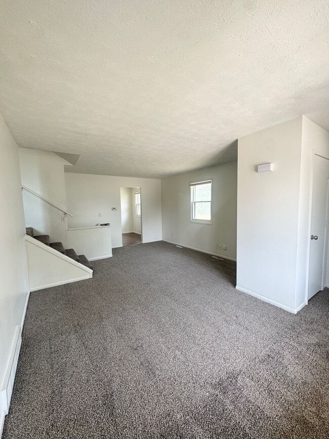 Photo - Spacious 3 Bedroom Available Now!