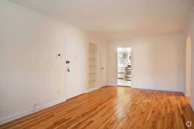 2BR, 1BA- 800SF