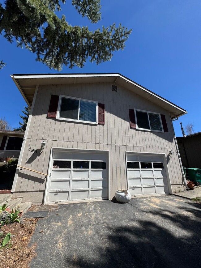 3 bed 2 bath house with 2 car garage in gr... - 3 bed 2 bath house with 2 car garage in gr...