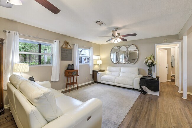 Photo - 27011 Azalea Ct