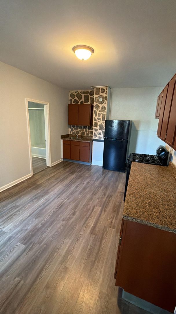 Photo - 571-573-573 Howe Ave Unidad 1FL