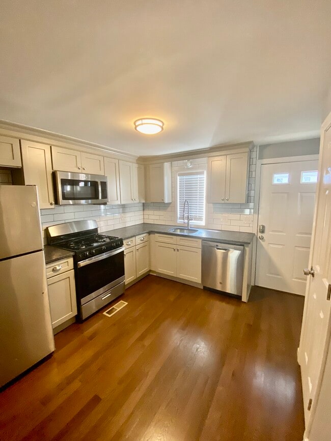 Building Photo - 41 Dale Ave Unit 41 Dale Ave  F Rental