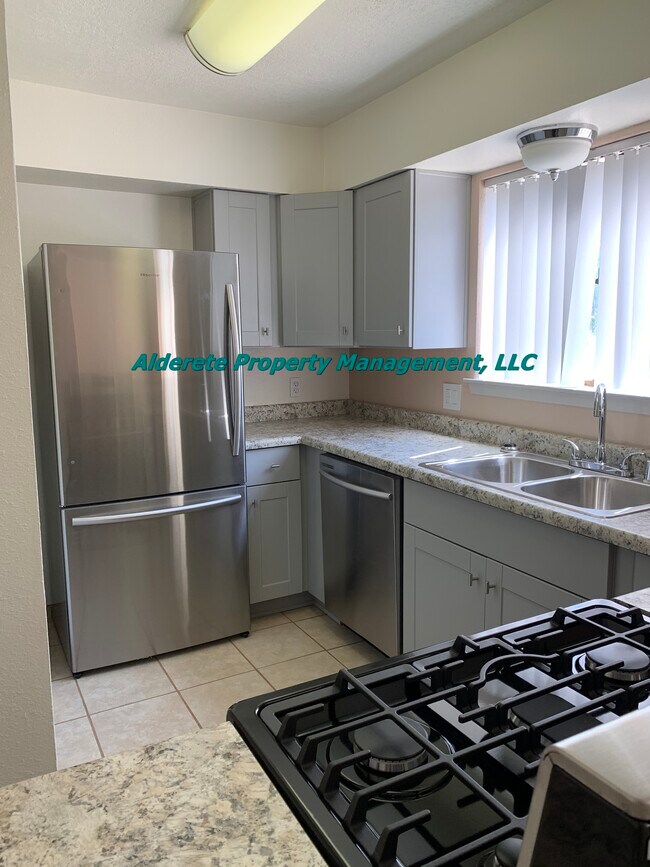 Photo - 736 Barelas Ct SW