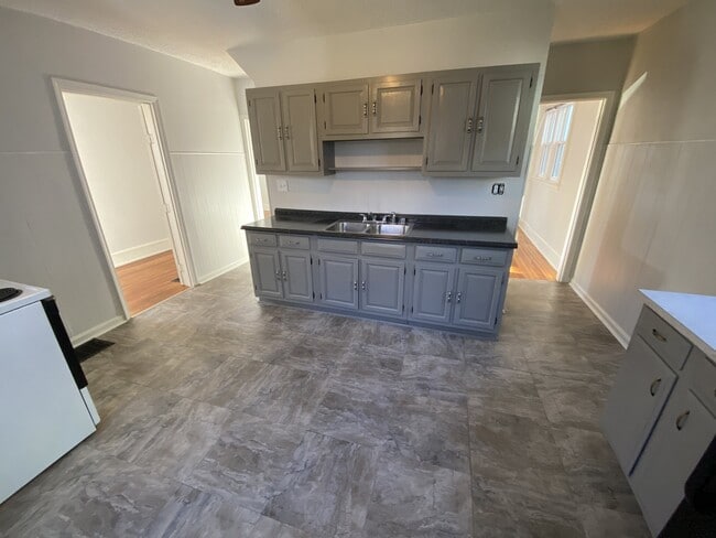 Photo - 705 Maple Ave