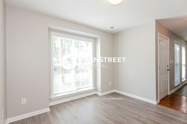 Photo - 3 Bedroom Pet-Friendly Home in Charlotte, NC with Main Street Renewal