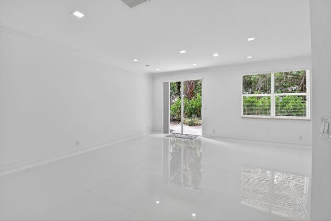 Photo - 16081 Poppyseed Cir