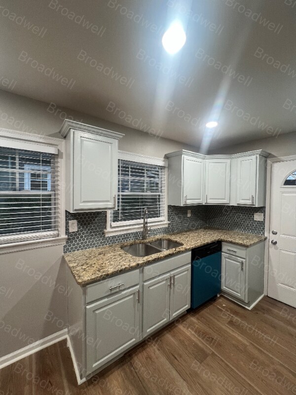 Photo - 955 Byron Dr SW