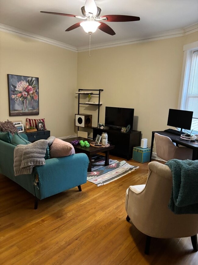Photo - 4410 N Rockwell St Unit 4410-2