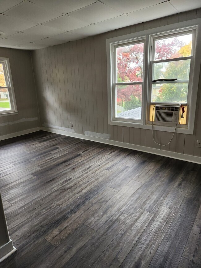 36 N Glenwood Ave Apartments For Rent in Glenwood, IL