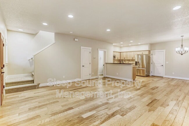 Photo - 570 SW 201st Ave