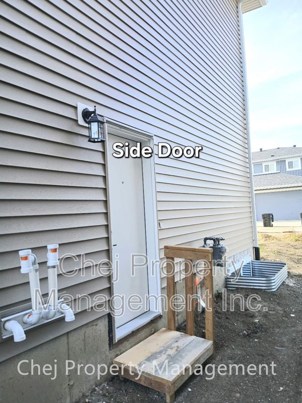 Photo - 16515-16520 20 Ave SW Unit Lower