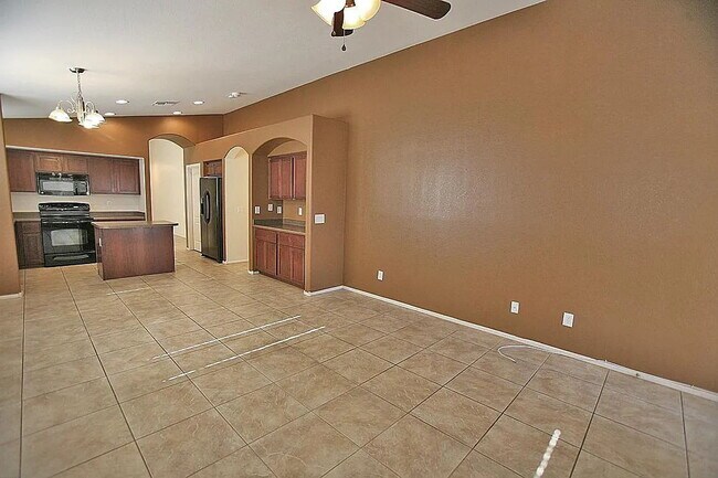 SPACIOUS 4-BEDROOM HOME IN PEORIA CUL-DE-SAC