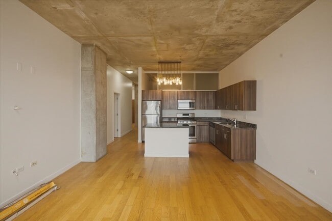 Building Photo - 235 W Van Buren St Unit #  04507