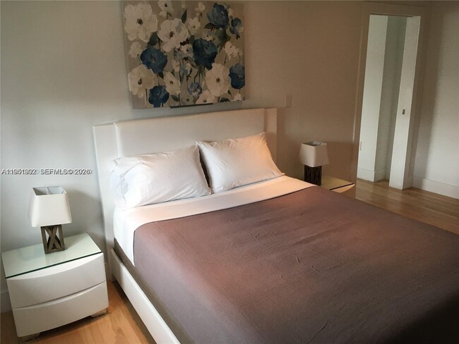 Building Photo - 600 15th St Unit 9