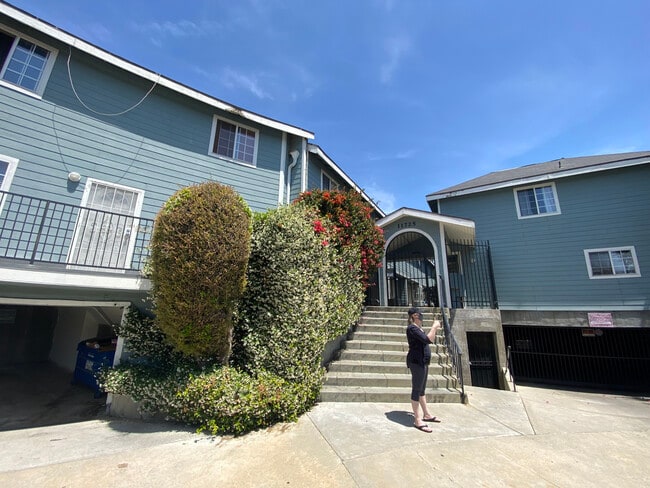 Building Photo - 11725 Lemay St Unit NA