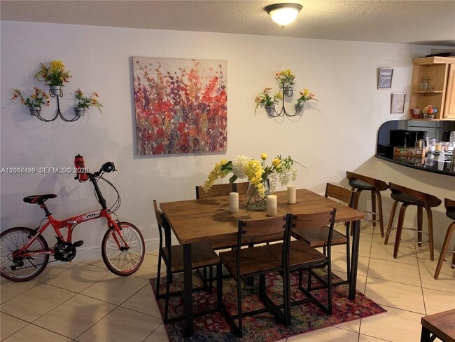 Photo - 210 SW 11th St Unit 204