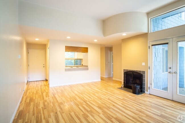 Building Photo - Fantastic Lake Oswego 1Bdr w/Fireplace, Di... Unit 4685-A Rental
